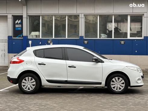 Renault Megane 2011 белый - фото 4