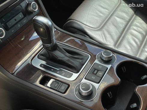 Volkswagen Touareg 2015 белый - фото 18