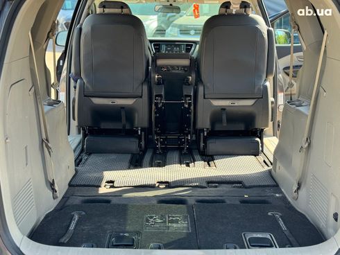 Kia Sedona 2017 серый - фото 36