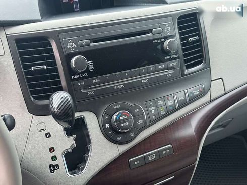 Toyota Sienna 2012 - фото 28