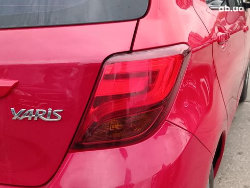 Toyota Yaris 2015 красный - фото 9
