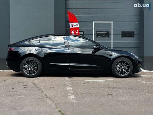 Tesla Model 3 2021 - фото 11
