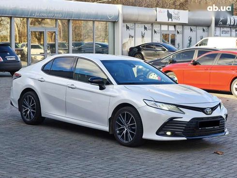 Toyota Camry 2021 - фото 4