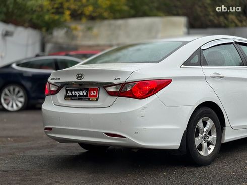 Hyundai Sonata 2015 белый - фото 9