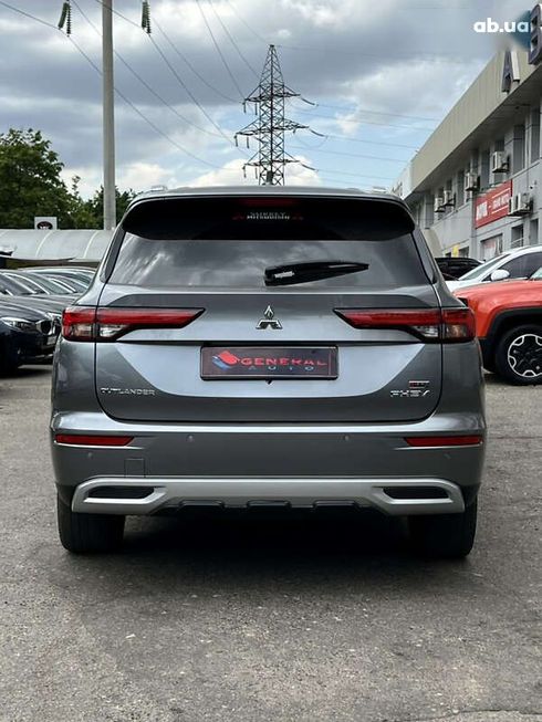 Mitsubishi Outlander 2023 - фото 15