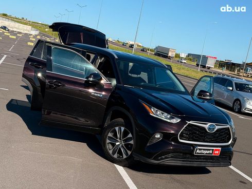 Toyota Highlander 2021 коричневый - фото 34