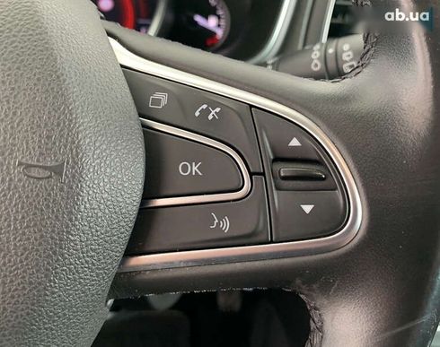 Renault Megane 2019 - фото 21