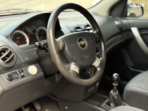 Chevrolet Aveo 2006 синий - фото 18