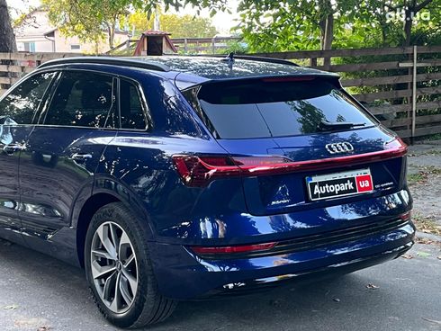 Audi E-Tron 2021 синий - фото 9