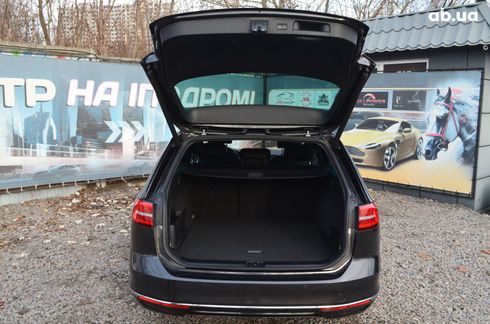 Volkswagen Passat 2017 черный - фото 10