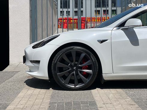 Tesla Model 3 2020 белый - фото 29