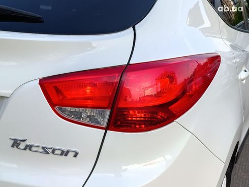 Hyundai Tucson 2010 белый - фото 8