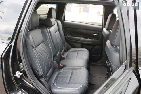 Mitsubishi Outlander 2021 - фото 10