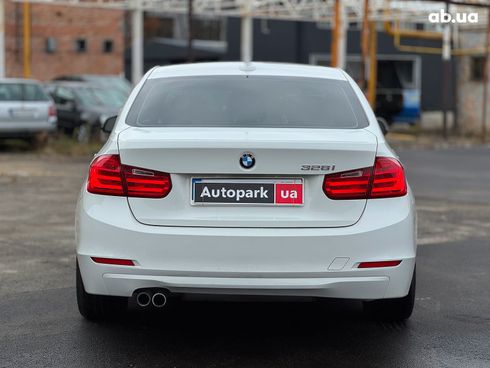 BMW 3 серия 2014 белый - фото 10