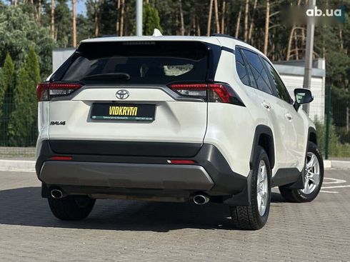 Toyota RAV4 2020 - фото 17