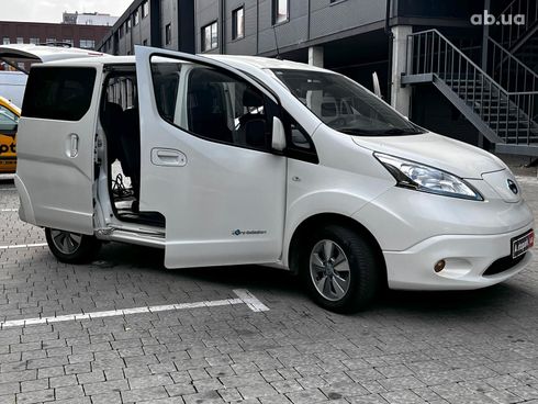 Nissan e-NV200 2018 белый - фото 15