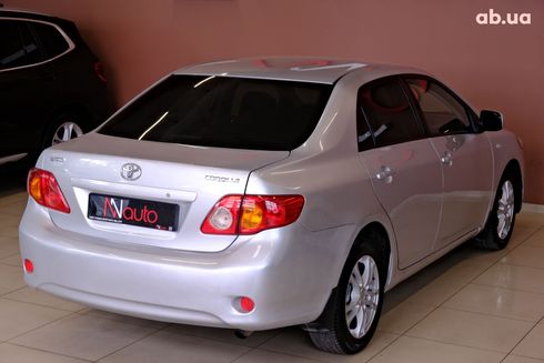 Toyota Corolla 2007 серебристый - фото 5