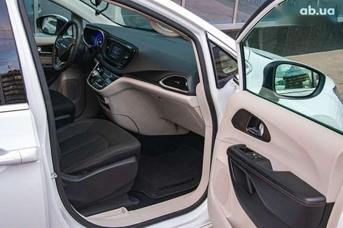 Chrysler Pacifica 2017 - фото 22