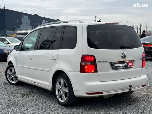 Volkswagen Touran 2009 белый - фото 6