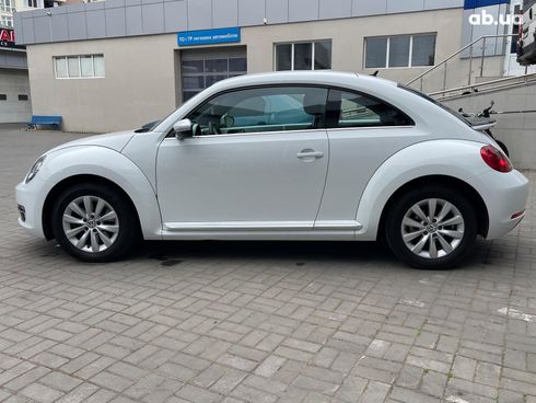 Volkswagen Beetle 2015 белый - фото 11
