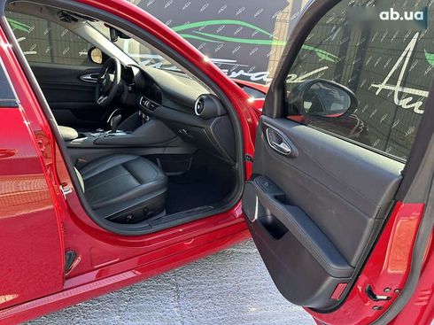Alfa Romeo Giulia 2020 - фото 18
