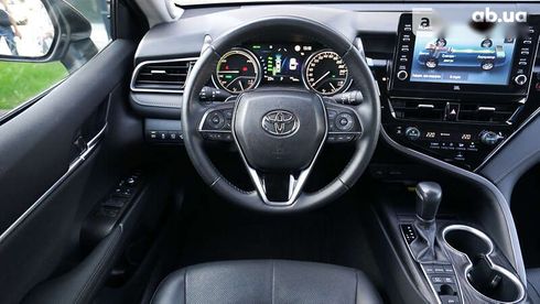 Toyota Camry 2022 - фото 9