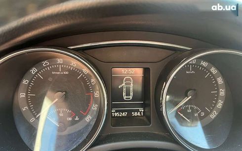 Skoda Superb 2012 - фото 12