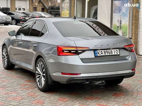 Skoda Superb 2021 - фото 14