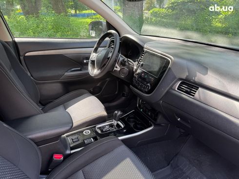 Mitsubishi Outlander 2016 серый - фото 27
