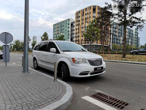 Chrysler town&country 2016 - фото 28