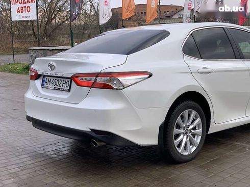 Toyota Camry 2019 - фото 16