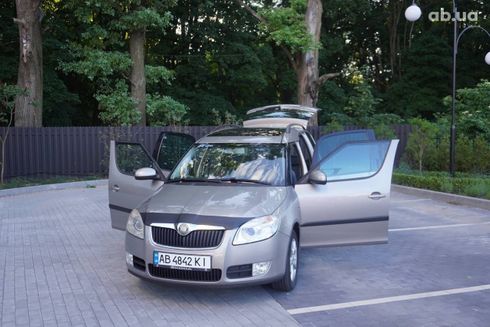 Skoda Roomster 2006 бежевый - фото 9