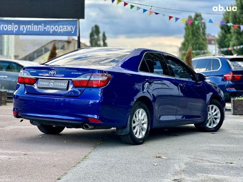 Toyota Camry 2015 синий - фото 7