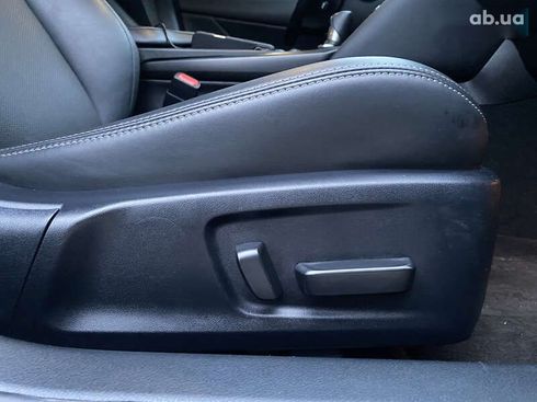 Lexus IS 2021 - фото 27