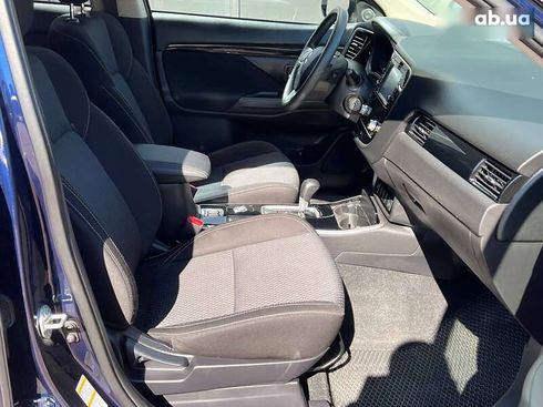 Mitsubishi Outlander 2020 - фото 11
