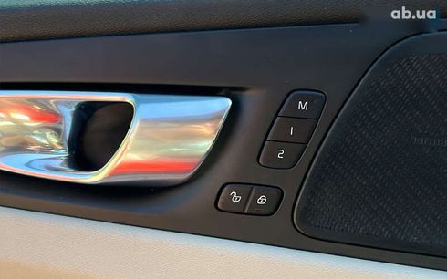 Volvo XC60 2020 - фото 26