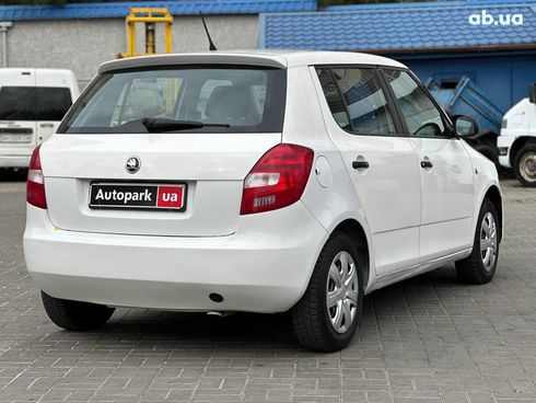 Skoda Fabia 2014 белый - фото 12