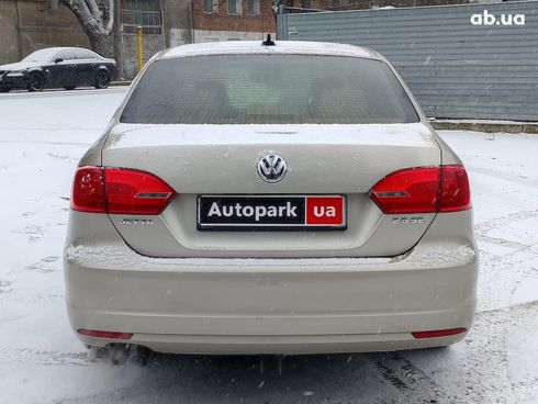 Volkswagen Jetta 2012 бежевый - фото 11