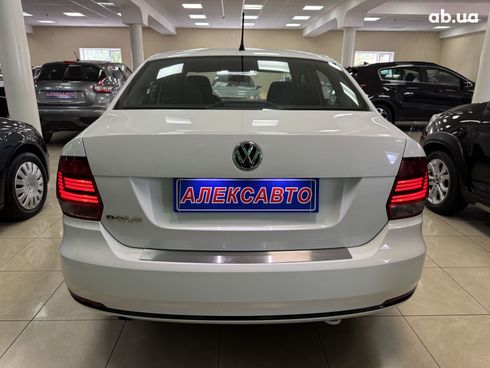 Volkswagen Polo 2017 белый - фото 7