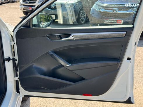 Volkswagen Passat 2016 белый - фото 41