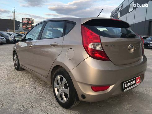 Hyundai Accent 2013 бежевый - фото 7