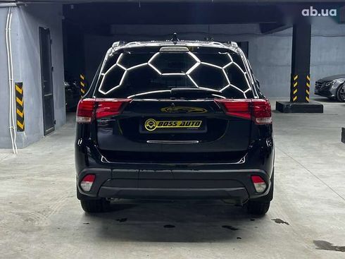 Mitsubishi Outlander 2016 - фото 6