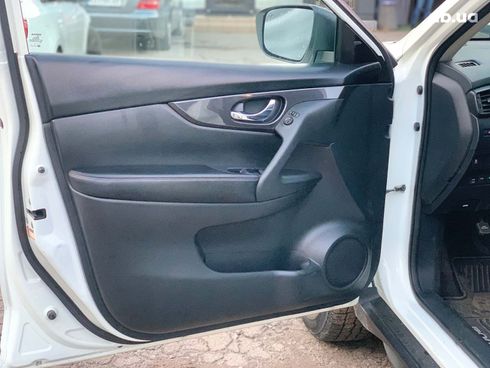 Nissan Rogue 2018 белый - фото 24