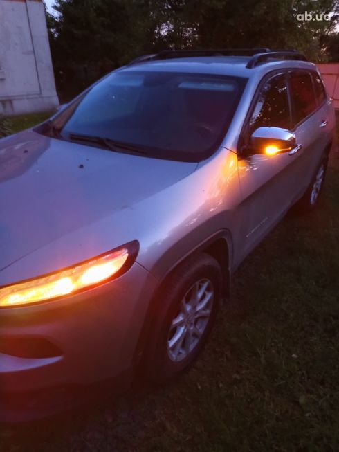 Jeep Cherokee 2016 серебристый - фото 8