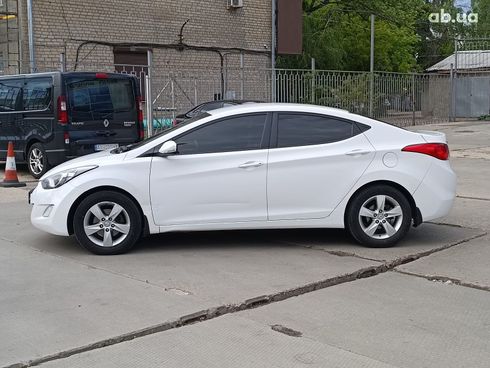 Hyundai Elantra 2012 белый - фото 3
