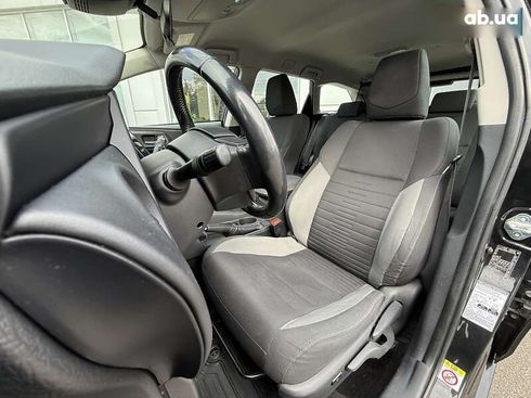 Toyota Auris 2018 - фото 17