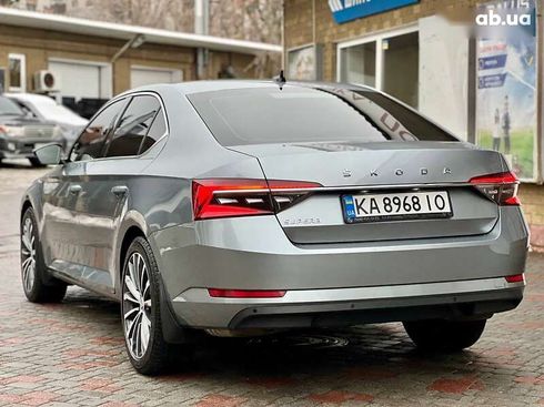 Skoda Superb 2021 - фото 15