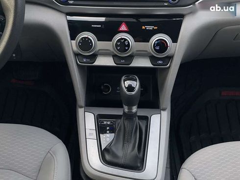 Hyundai Elantra 2018 - фото 17