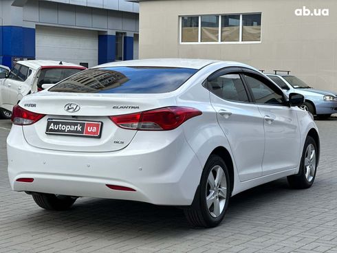 Hyundai Elantra 2013 белый - фото 5