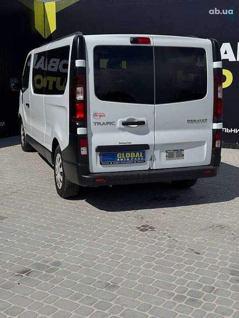 Renault Trafic 2015 - фото 21